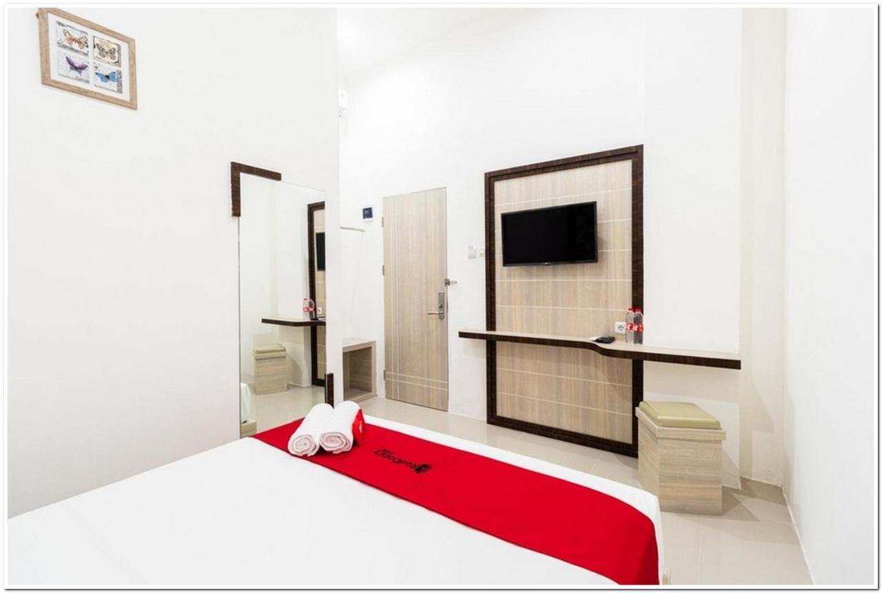 Reddoorz Plus @ Centrium Katamso Medan Eksteriør billede